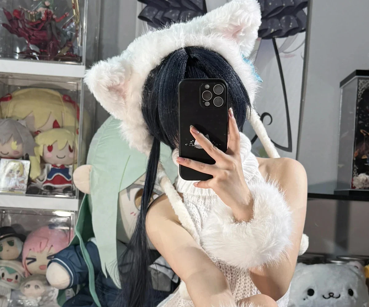 白栎Shirly《蔚蓝档案》龙华妃咲Cos:白色毛衣猫耳造型 白栎Shirly《蔚蓝档案》龙华妃咲Cos:白色毛衣猫耳造型