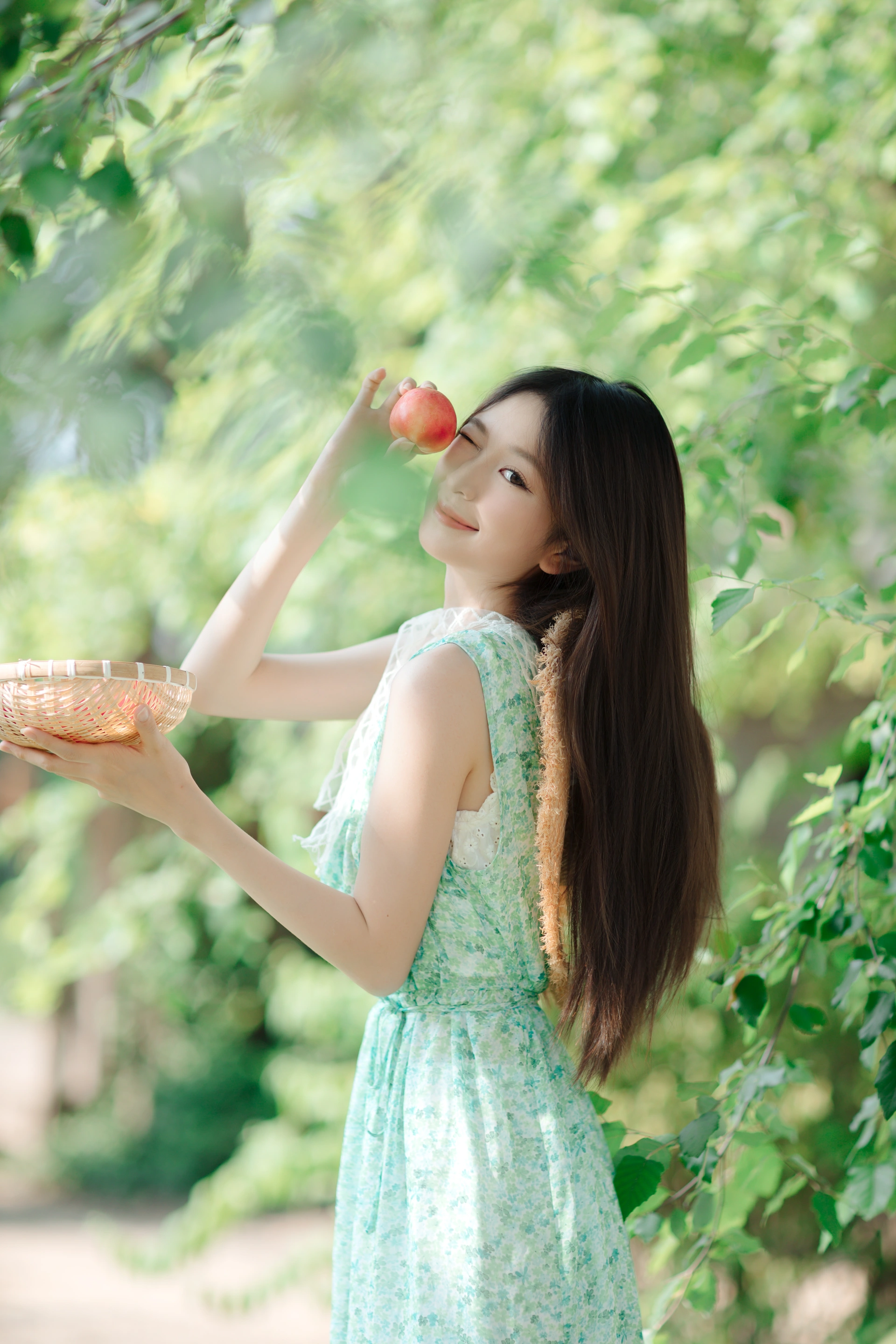 艺图语Minejoin《清新夏日》苹果果园绿裙写真