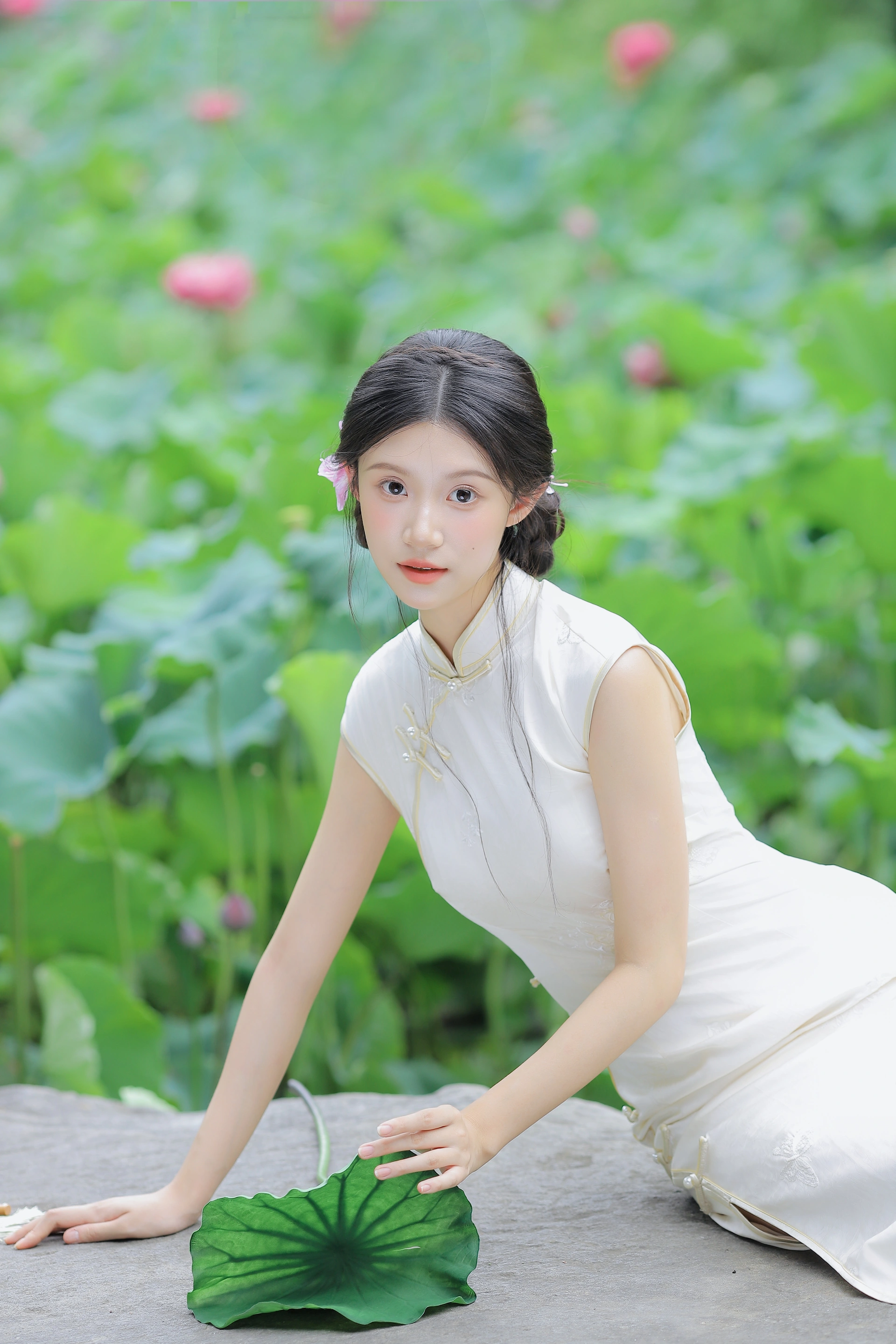 艺图语一口烧麦《她似是一朵盈盈的芙蕖》荷塘旗袍写真