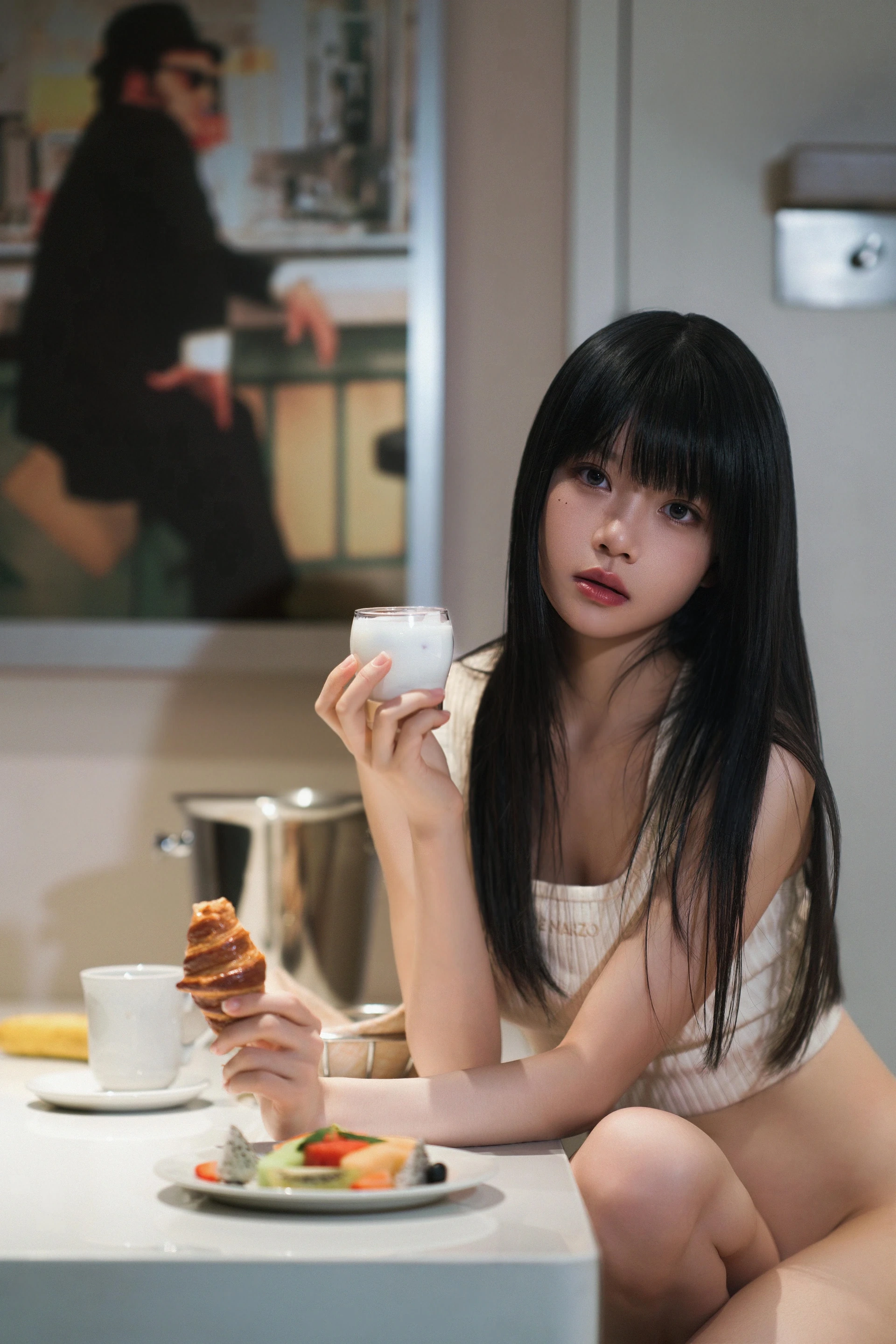桜桃喵《CherryKISS 迷糊早餐》白色针织背心居家写真 桜桃喵《CherryKISS 迷糊早餐》白色针织背心居家写真