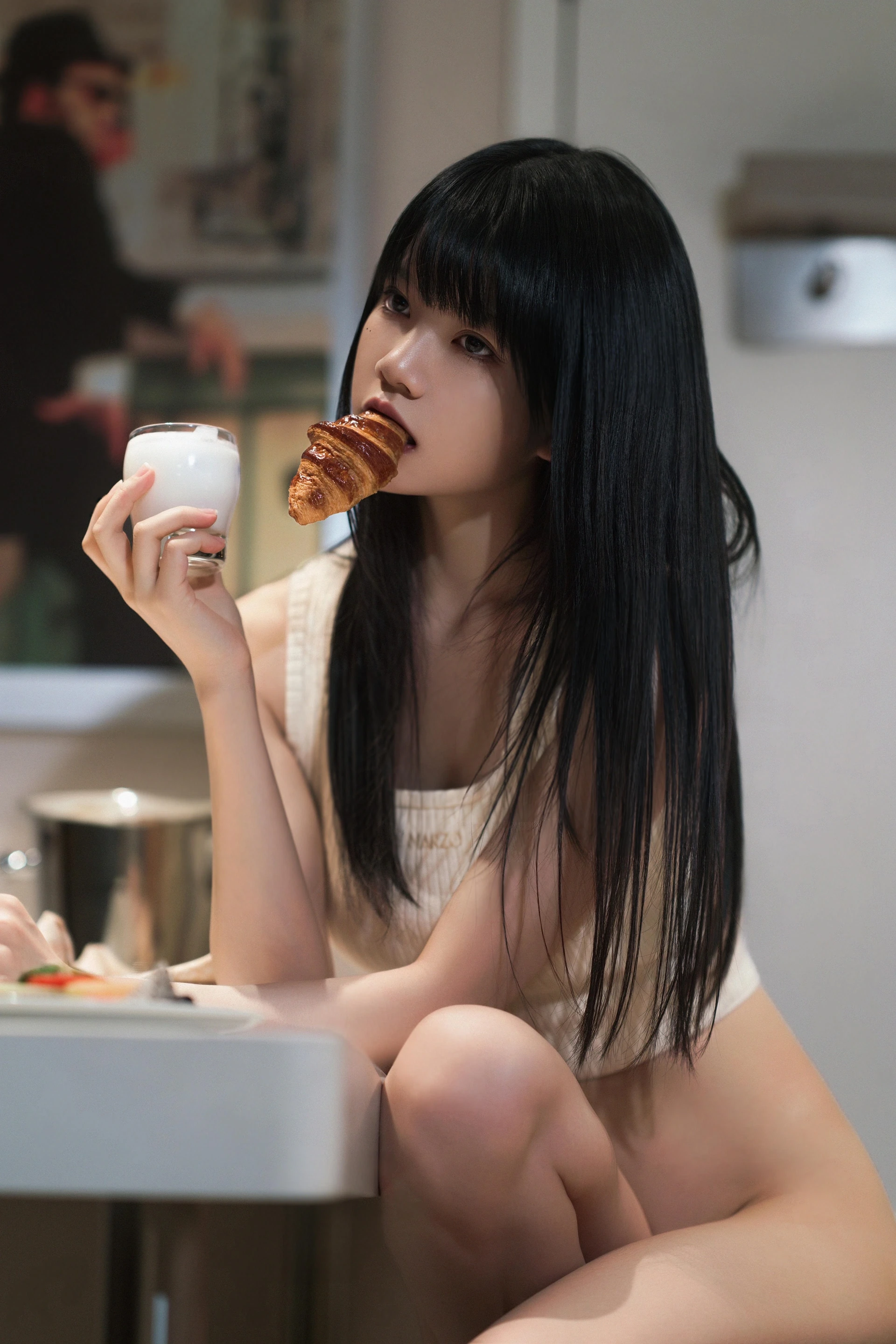 桜桃喵《CherryKISS 迷糊早餐》白色针织背心居家写真 桜桃喵《CherryKISS 迷糊早餐》白色针织背心居家写真