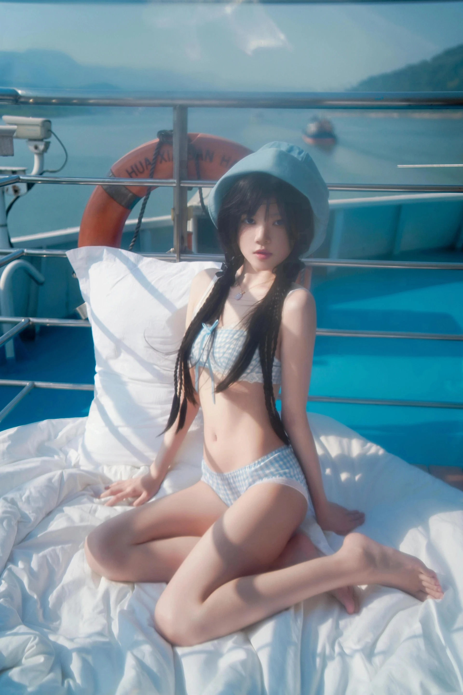 桜桃喵《CherryKISS 忽夏》蓝色渔夫帽格纹泳装夏日写真 桜桃喵《CherryKISS 忽夏》蓝色渔夫帽格纹泳装夏日写真