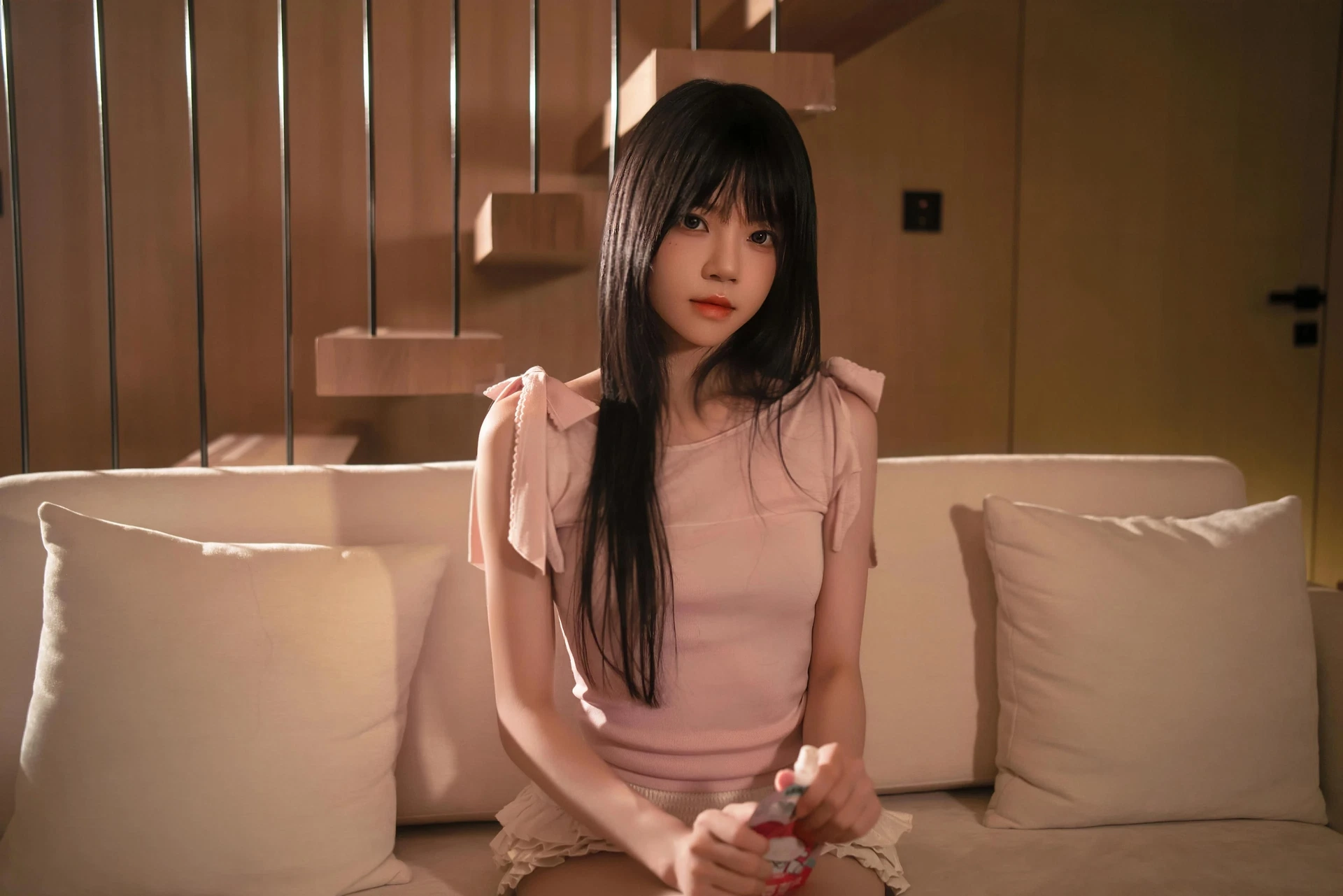 桜桃喵《CherryKISS 深夜不眠》粉色蝴蝶结上衣居家写真 桜桃喵《CherryKISS 深夜不眠》粉色蝴蝶结上衣居家写真