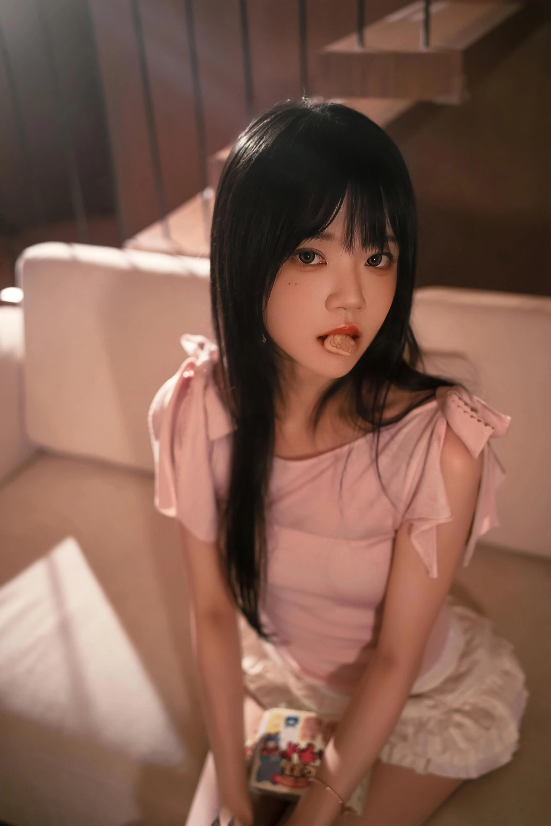 桜桃喵《CherryKISS 深夜不眠》粉色蝴蝶结上衣居家写真 桜桃喵《CherryKISS 深夜不眠》粉色蝴蝶结上衣居家写真
