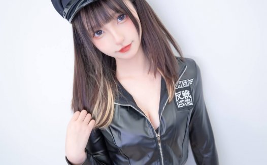 老实交代哦 神楽坂真冬手持鞭子长发蓓蕾帽反战皮衣超短皮裙制服黑色丝袜高跟鞋御姐儿